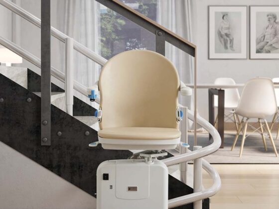 Handicare curved stairlift 2000 Smart front beige 800x1200