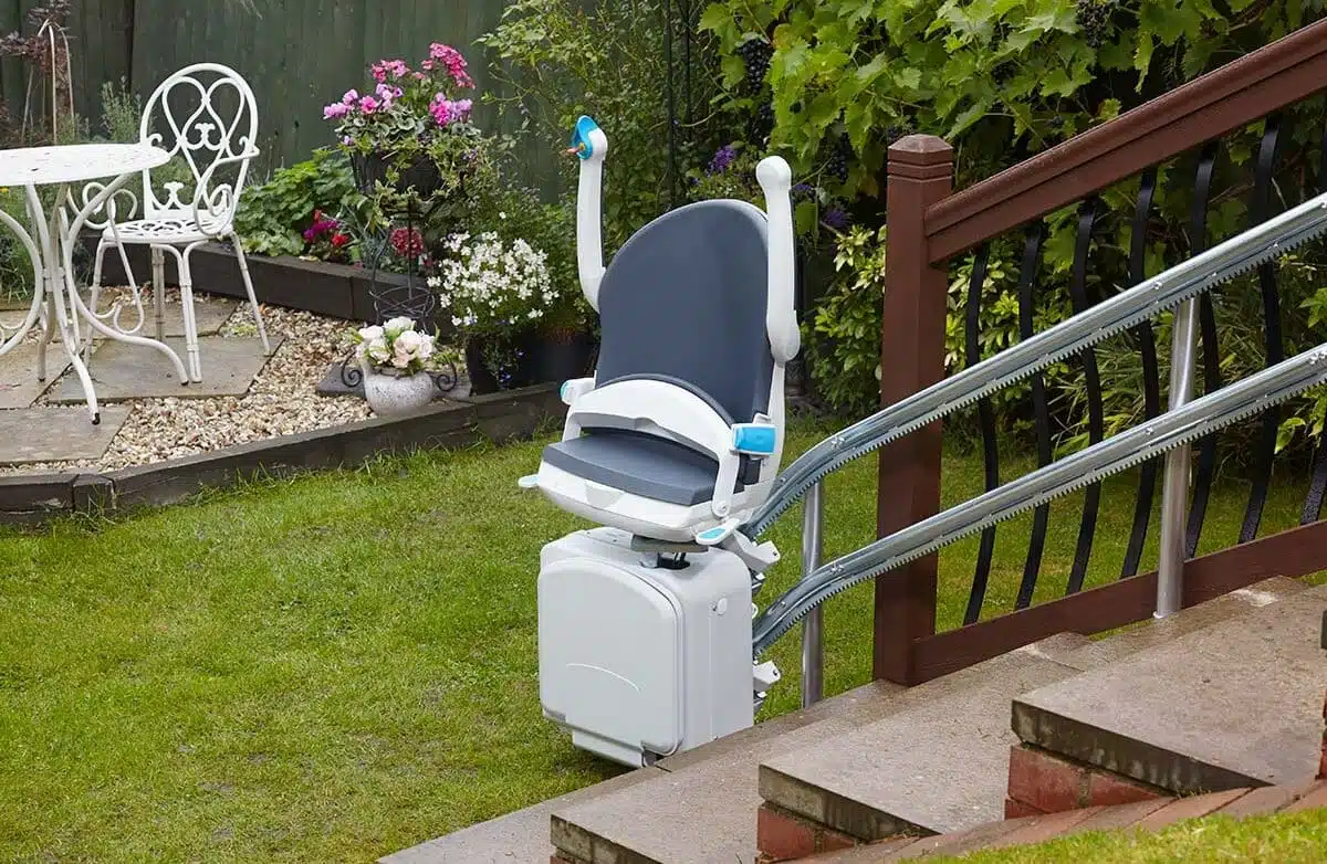 Handicare curved stairlift 2000 Smart saphire outdoor arms up 1200x800