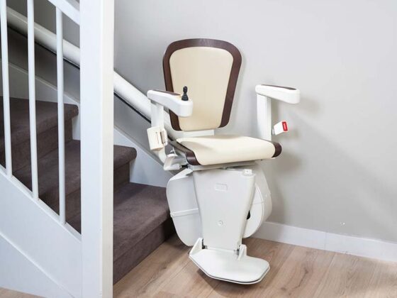 Handicare stairlift Freecurve Alliance swivel 800x1200