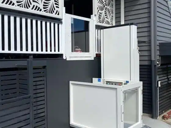 Savaria Multilift VPL residential lower landing 800x1200