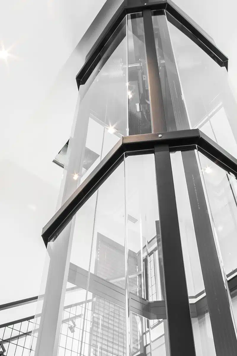 savaria vuelift home elevator octagonal 027 800x1200