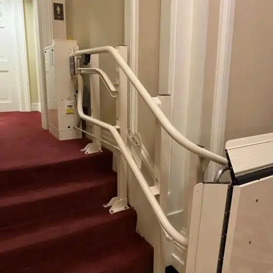 Artira 斜挂升降平台 1