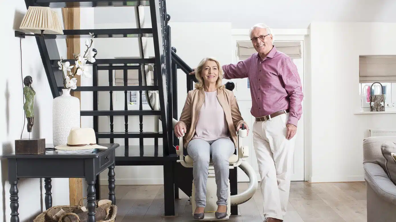 Handicare Freecurve couple stairlift HR scaled