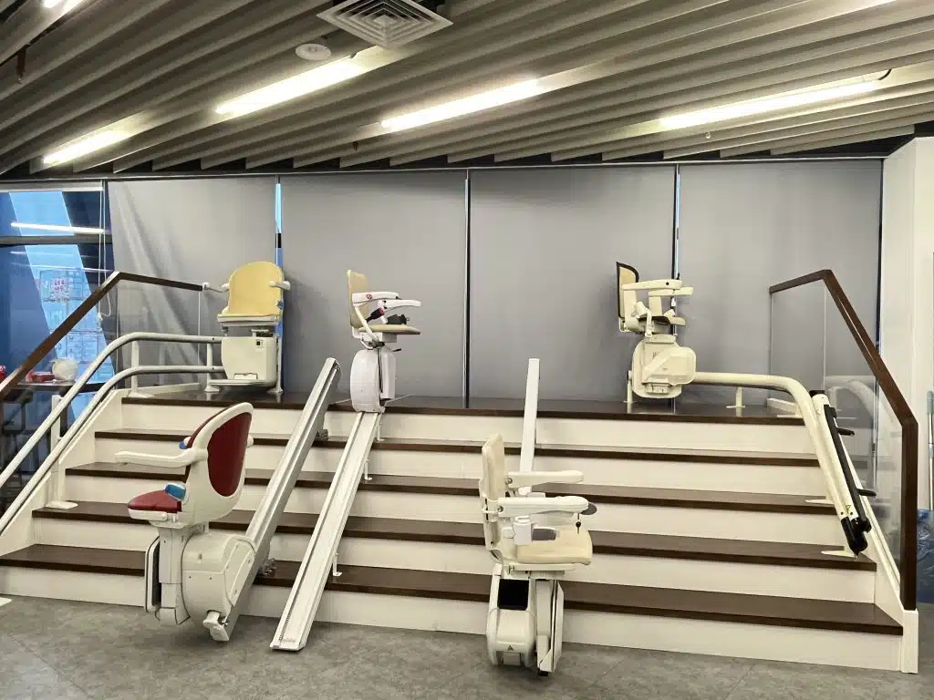 萨瓦瑞亚的新座椅电梯展厅 scaled