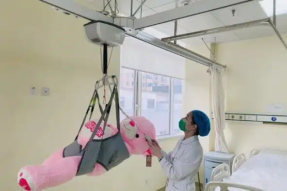 萨瓦瑞亚天轨移位机在社区康复中心