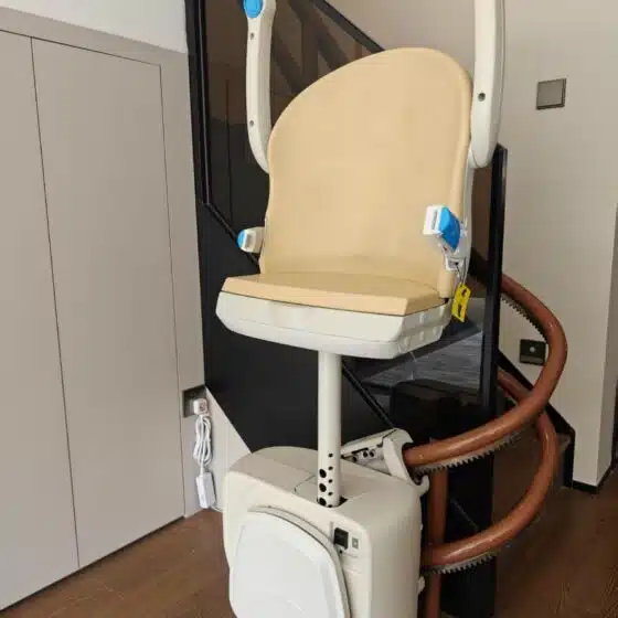 瀚德凯尔4000双轨座椅电梯 1