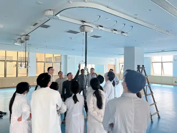 萨瓦瑞亚电动移位机医院应用案例